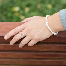 Load image into Gallery viewer, White Cultured Freshwater Pearl Stretch Bracelet
