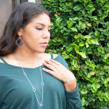 Load image into Gallery viewer, 32&quot; Rhodium Plated Double Link Circle Necklace
